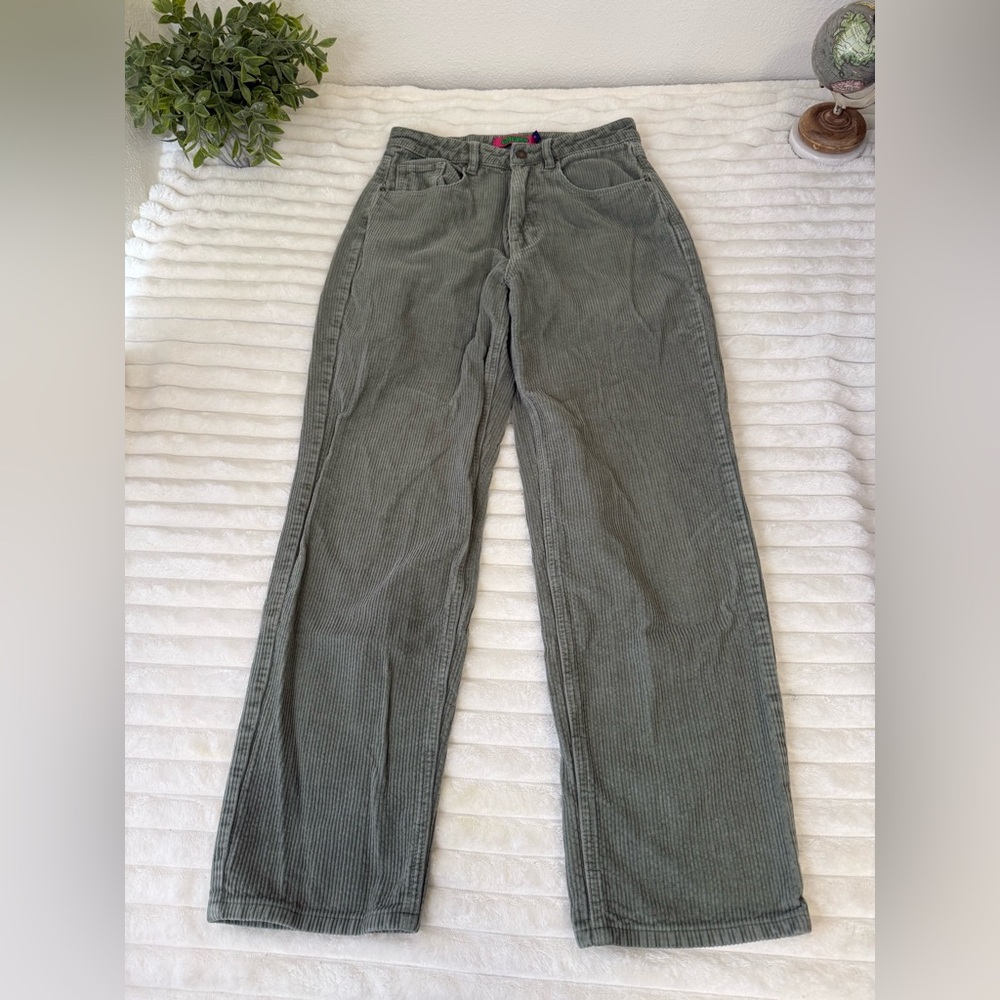 Empyre Tori corduroy skate pants size 4
